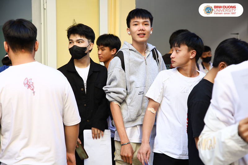 sinh vien k28 kham suc khoe (9)